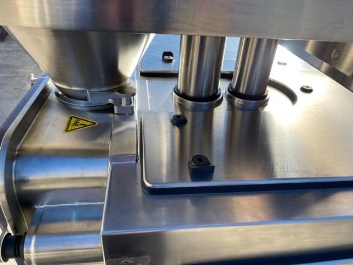 Used Vector Freund TFC220 roller compactor