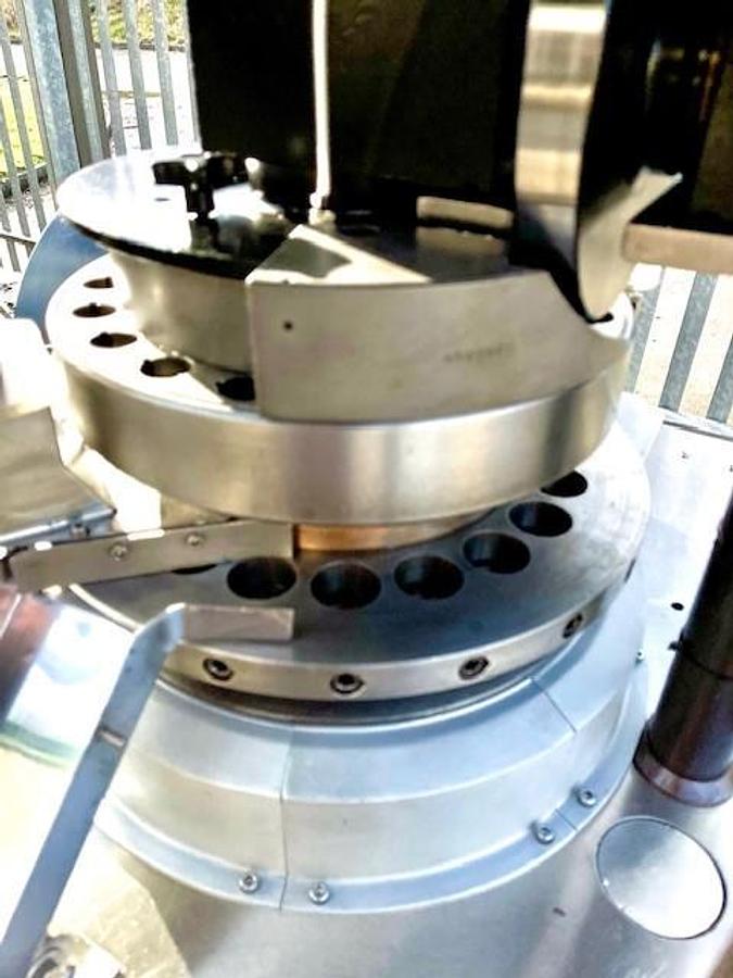 Used Manesty D4 tablet press