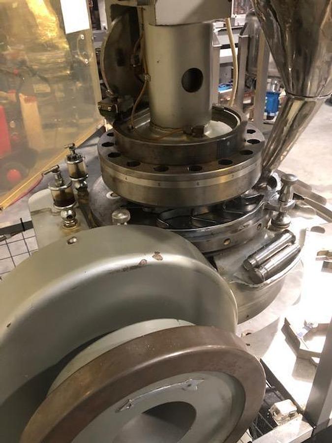 Used D3B  16 station tablet press