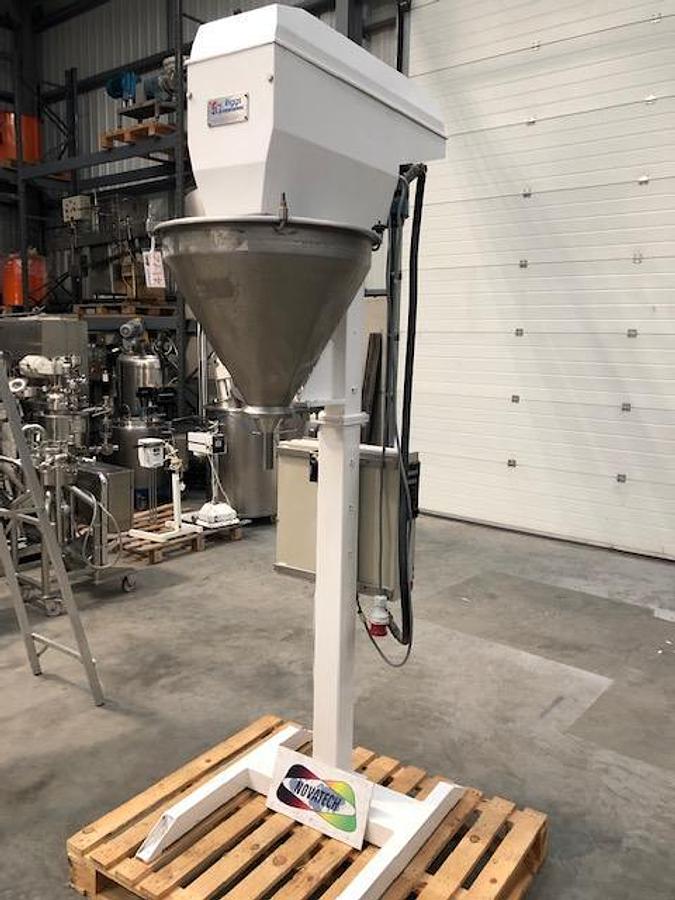 Used Riggs Autopack Powder Filling Machine