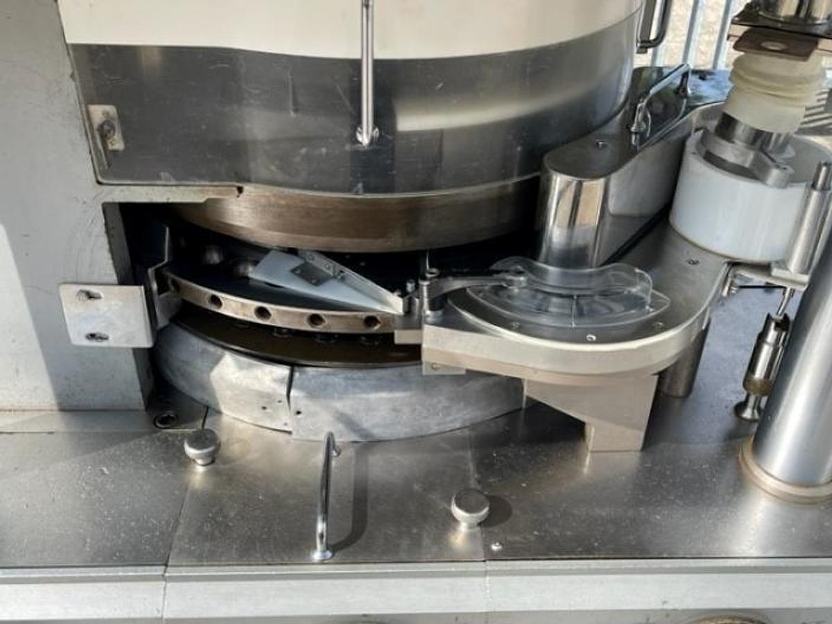 Used Manesty Novapress 2 37 station D tablet press