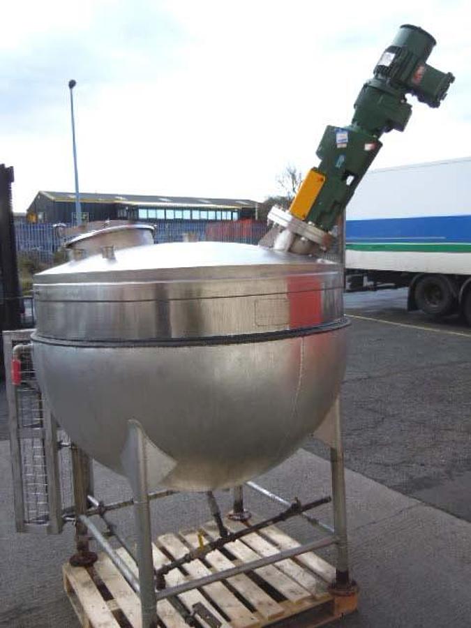 Used GIUSTI hemispherical mixing vessel