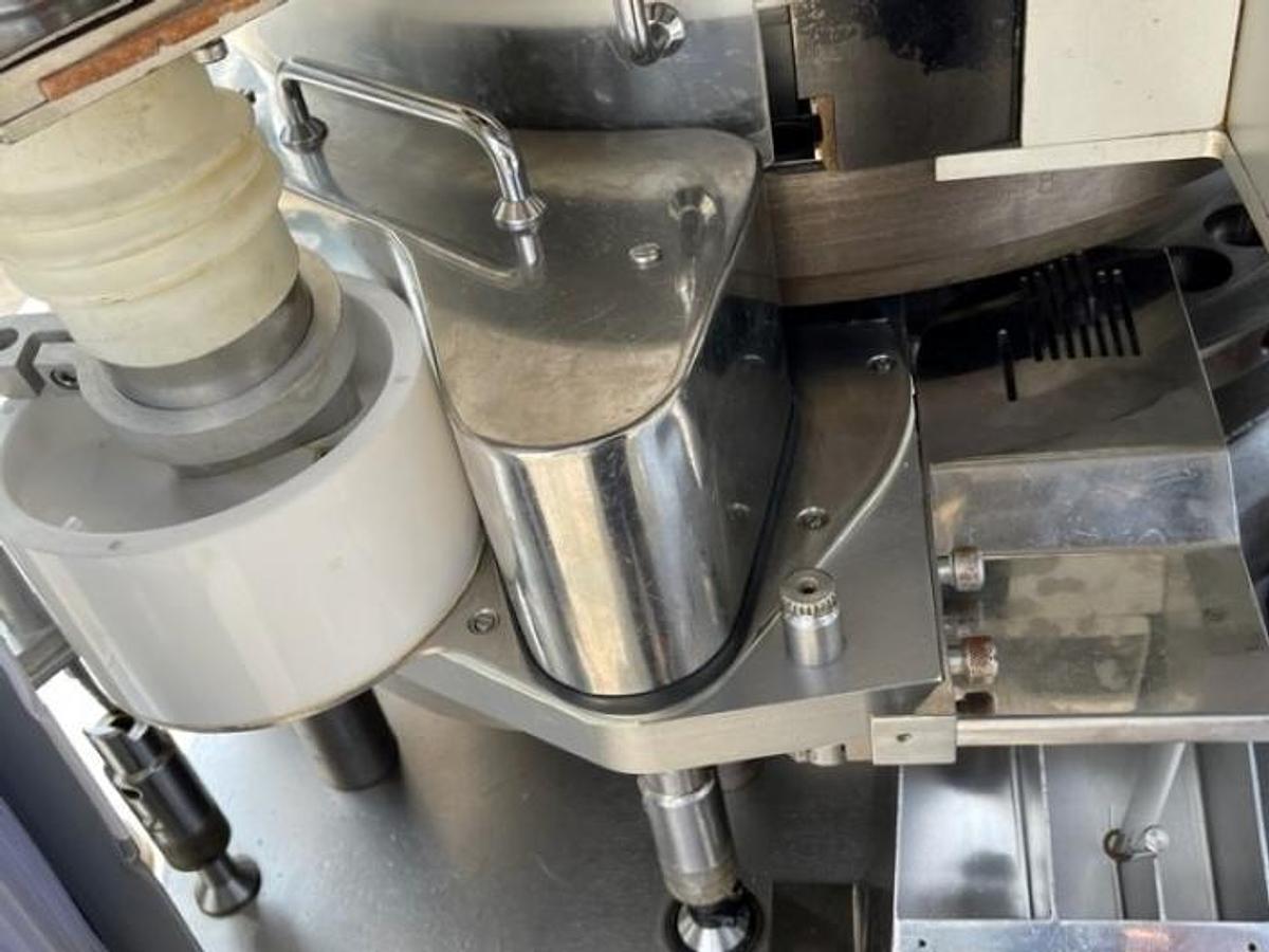 Used Manesty Novapress 2 37 station D tablet press