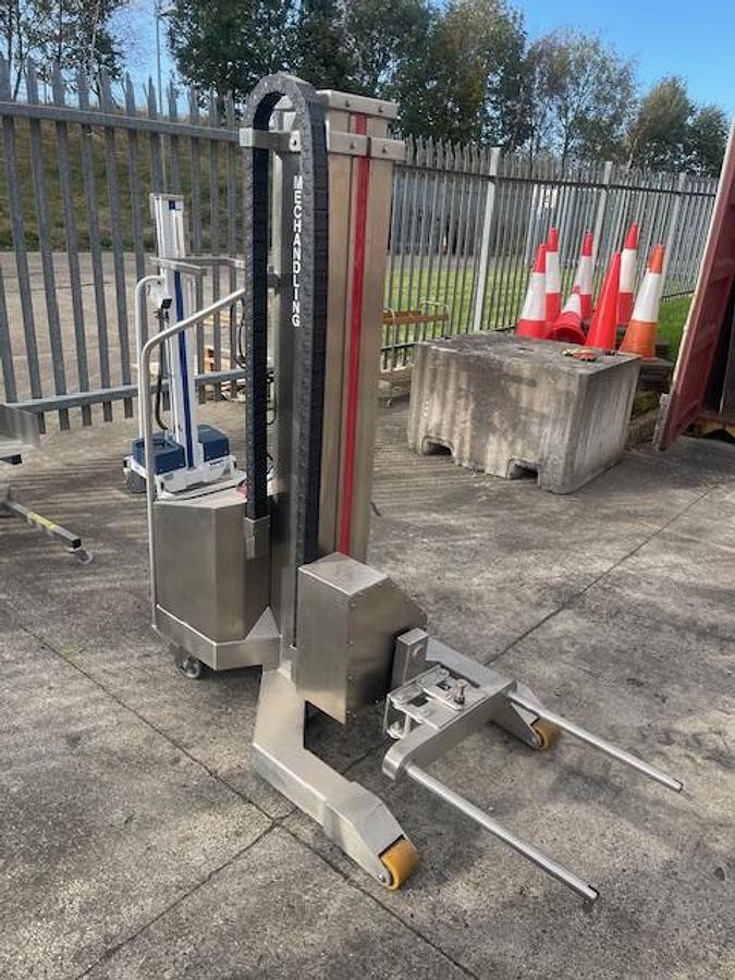 Used 2018 Mechandling Role/Reel Lifter