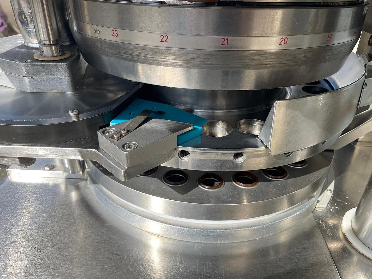 Used Kilian TX23 Tablet Press