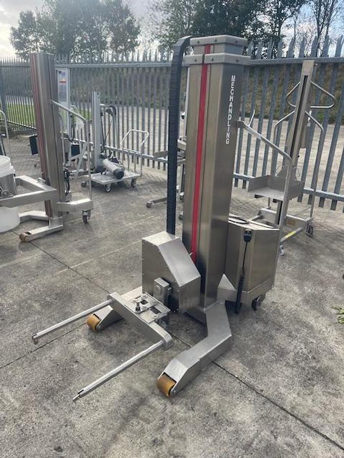 Used 2018 Mechandling Role/Reel Lifter