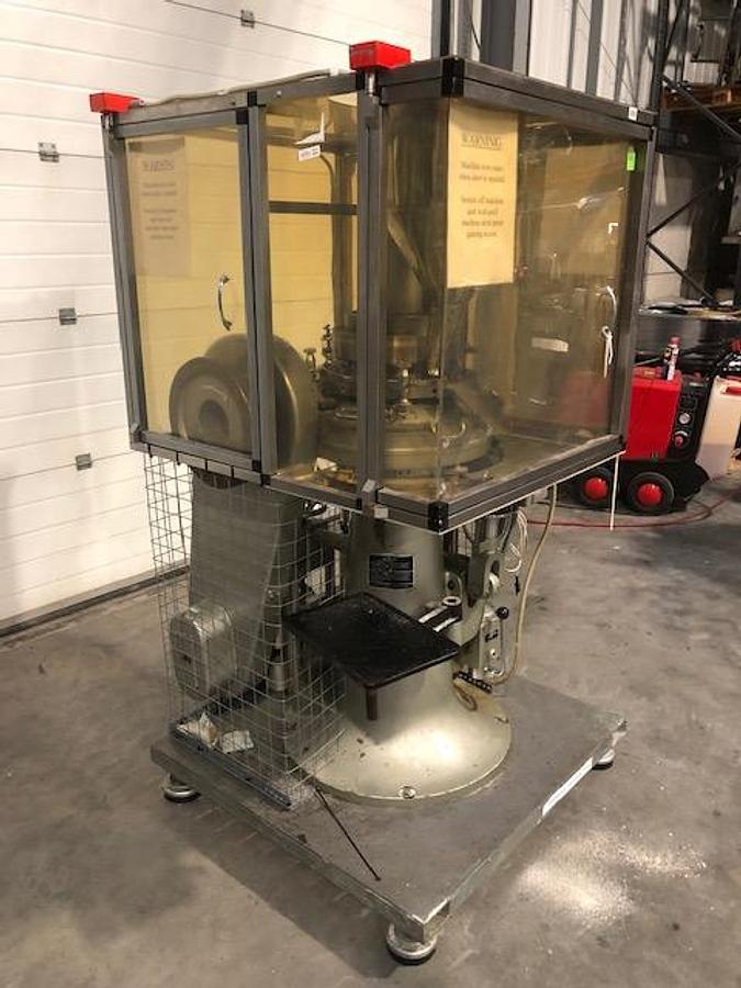 Used D3B  16 station tablet press