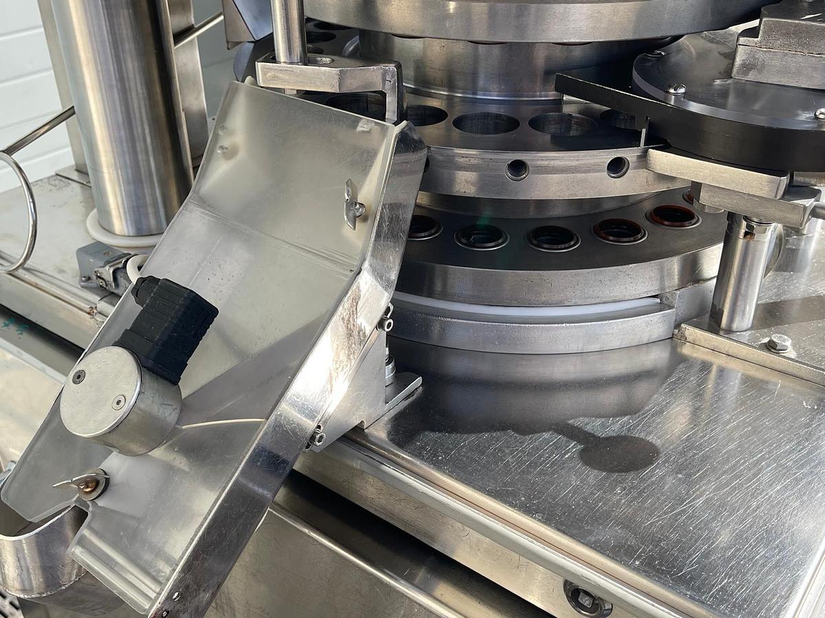Used Kilian TX23 Tablet Press
