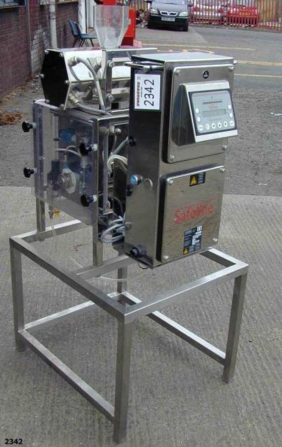 Used Safeline Pharma GF metal detector
