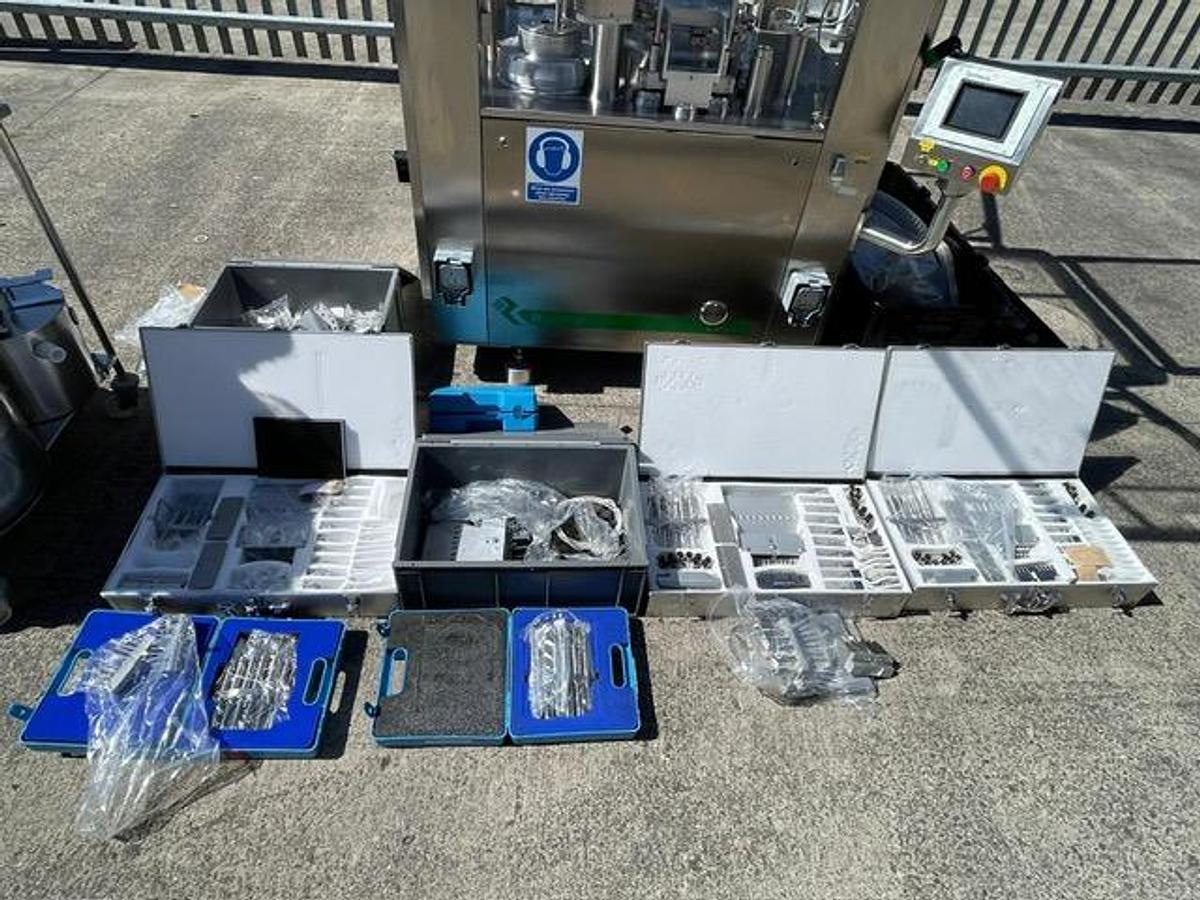 Used Macofar CD60 Capsule Filling Machine