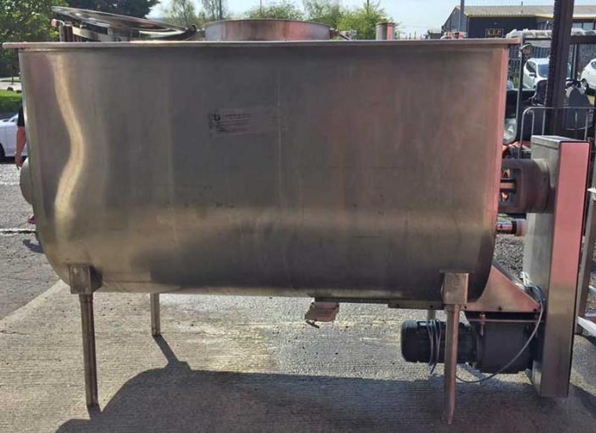 Used Stainless steel paddle blender, gross capacity 3026 litres