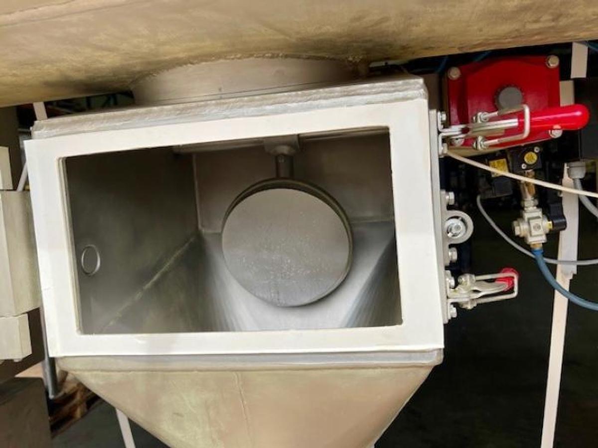 Used KEK Kemutec 1000HE ribbon blade mixer