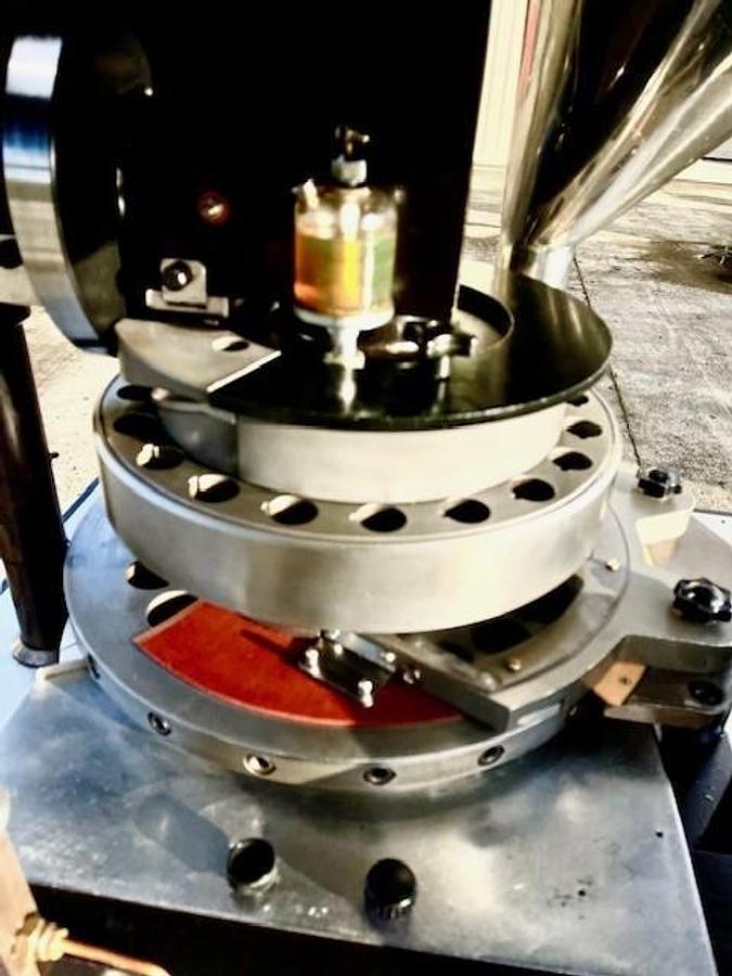 Used Manesty D4 tablet press