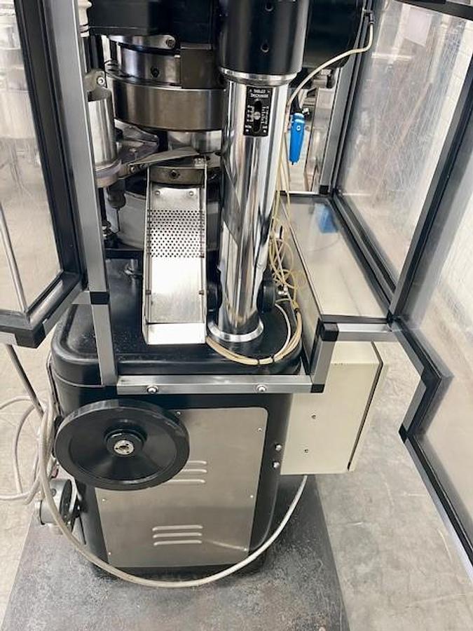 Used Manesty 16 station Betapress