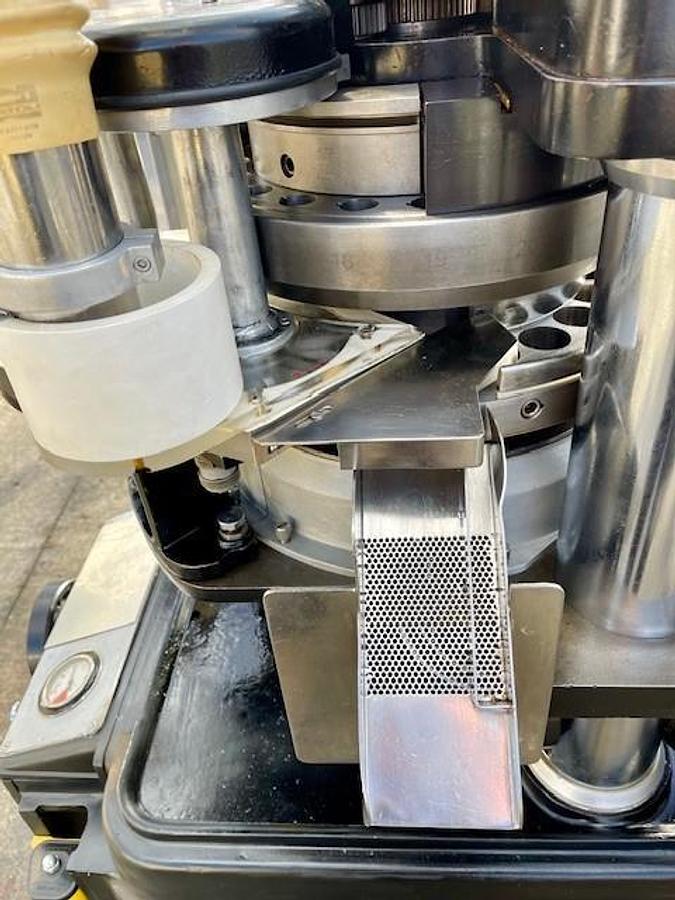 Used Manesty Express D tablet press