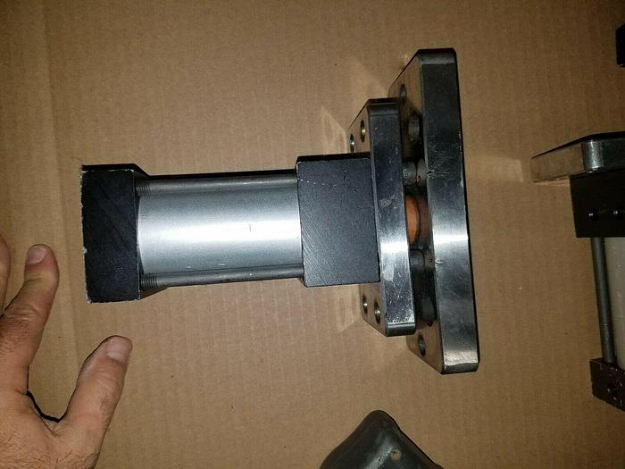 Used Dayton Speedaire Air Cylinders w/ mounting plates Pneumatic Cylinder 6X379A