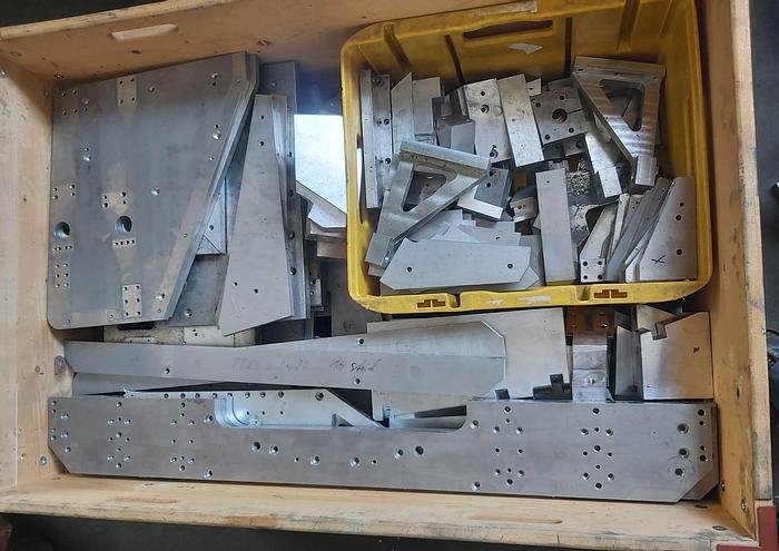 Gebraucht Aluminium Konstruktionsteile, Bleche, Winkel, usw., gemäß Foto, gebraucht