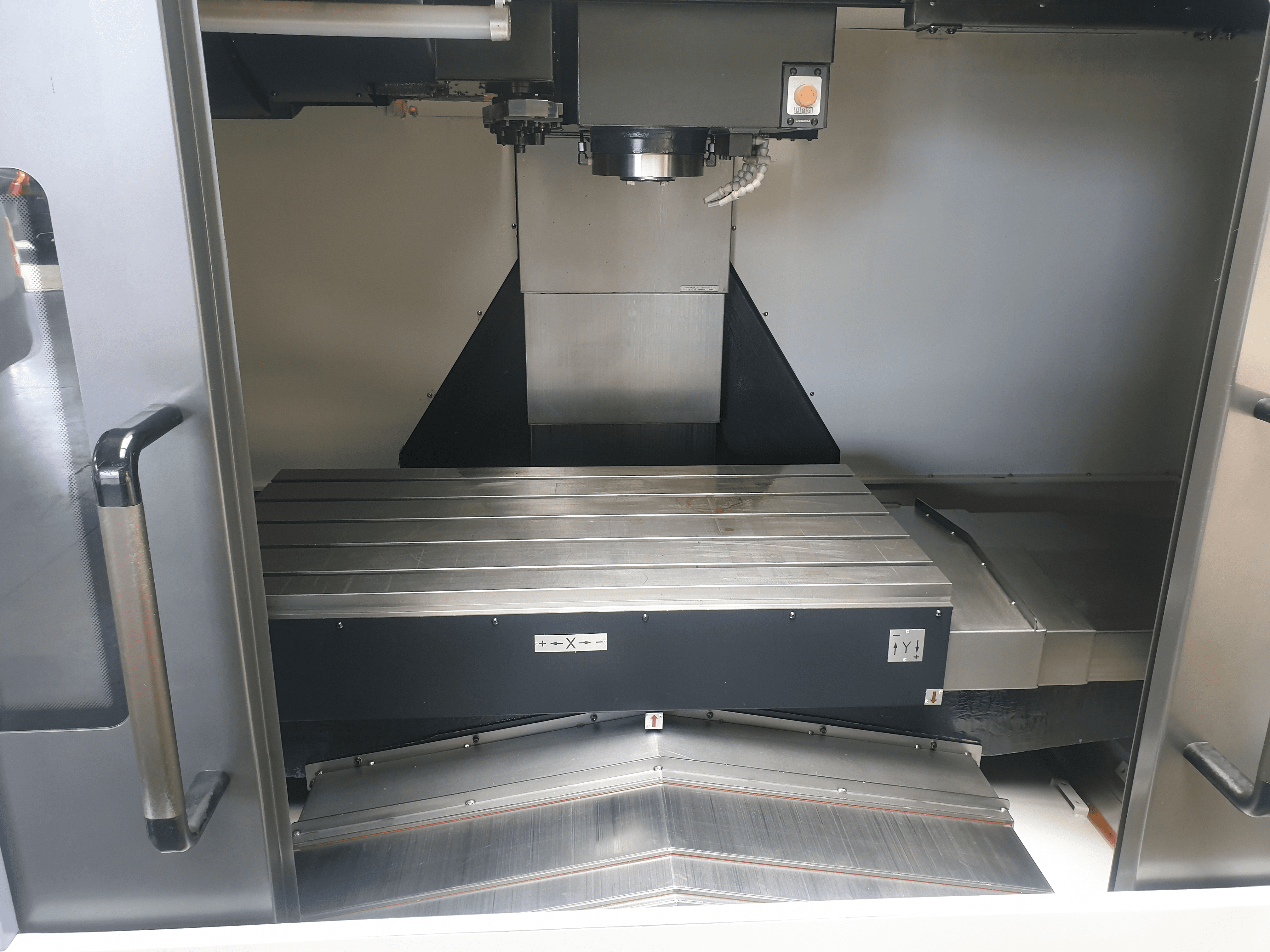 Used Doosan DNM 650 - Vertical Machining Center - 2013