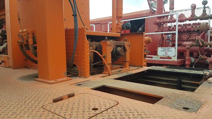 Used 2001 Frontier 4 Axle Carrier Style Oilfield Pump / Kill Truck