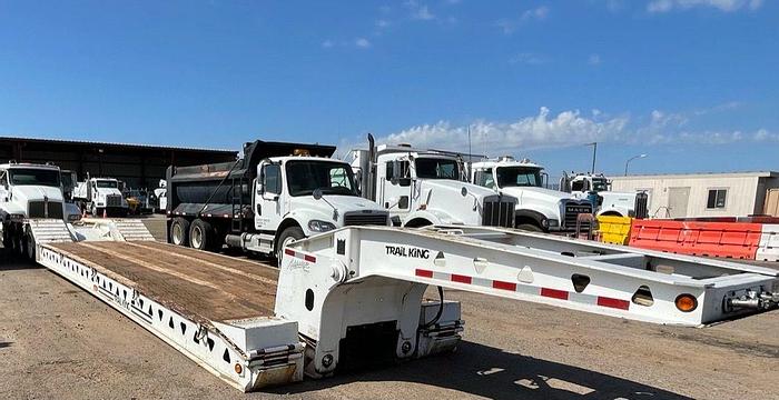 Used 2003 TRAIL KING TK110HDG Hydraulic Gooseneck