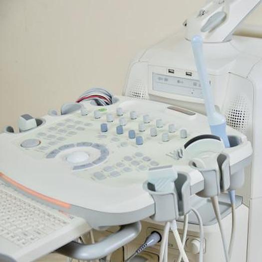 D'occasion ECHOGRAPHE  "RADIO+CARDIO"  MEDISON SONOACE X8 COULEUR DOPPLER 4 SONDES