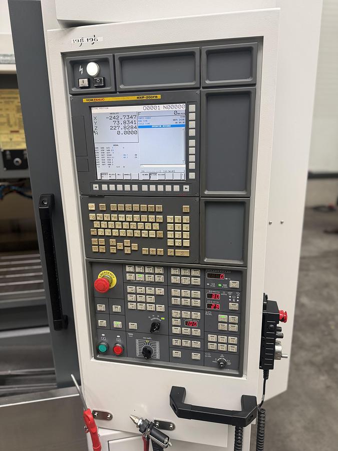 Gebruikt YCM MV106A