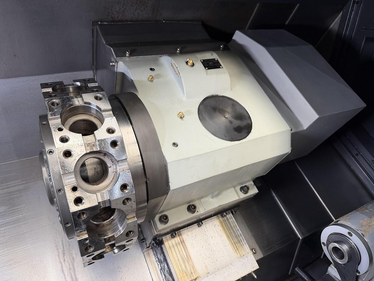 Gebruikt HWACHEON HI-TECH 200BL MC