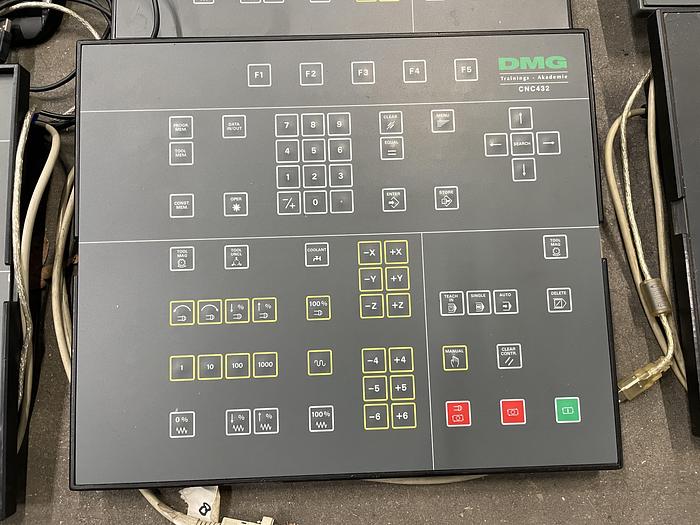 Gebruikt DMG 10 stuks toetsenborden voor cnc-leerdoeleinden