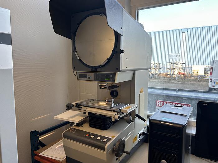 Gebruikt Mitutoyo profielprojector meetprojector