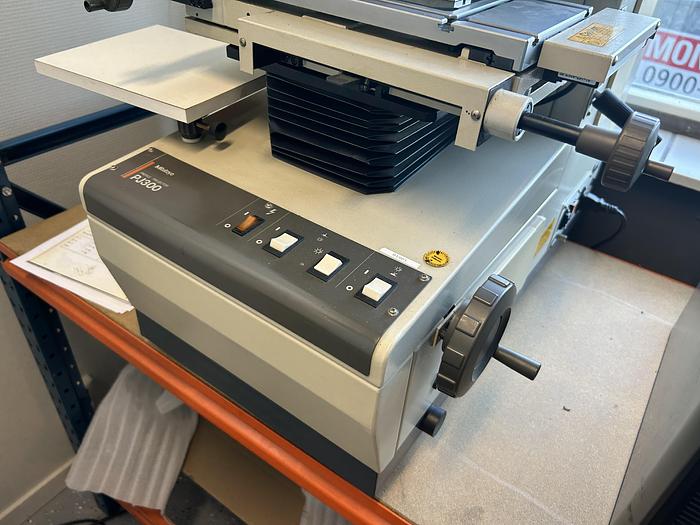 Gebruikt Mitutoyo profielprojector meetprojector