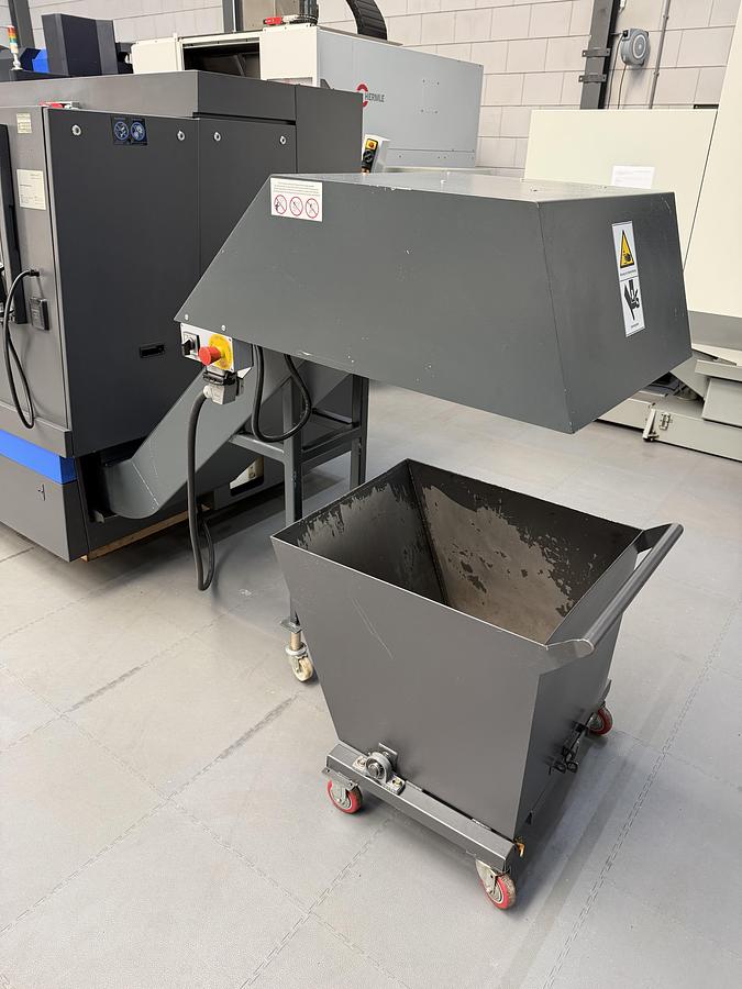 Gebruikt HWACHEON HI-TECH 200BL MC