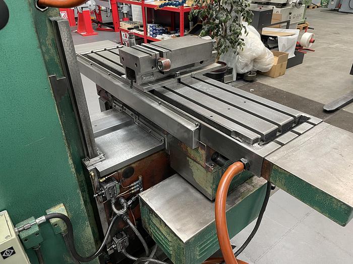 Gebruikt Tos FNK-25A