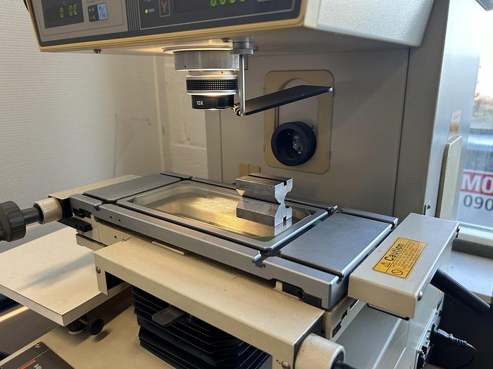 Gebruikt Mitutoyo profielprojector meetprojector