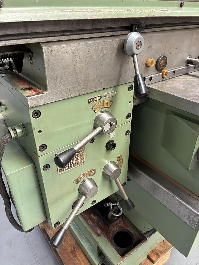 Gebruikt Tos FNK-25A