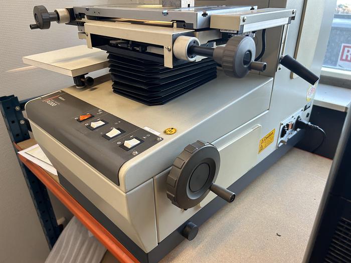 Gebruikt Mitutoyo profielprojector meetprojector