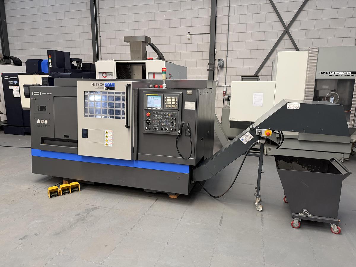 Gebruikt HWACHEON HI-TECH 200BL MC