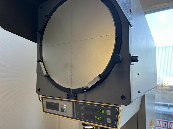 Gebruikt Mitutoyo profielprojector meetprojector
