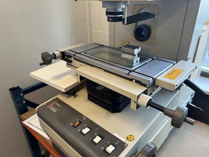 Gebruikt Mitutoyo profielprojector meetprojector