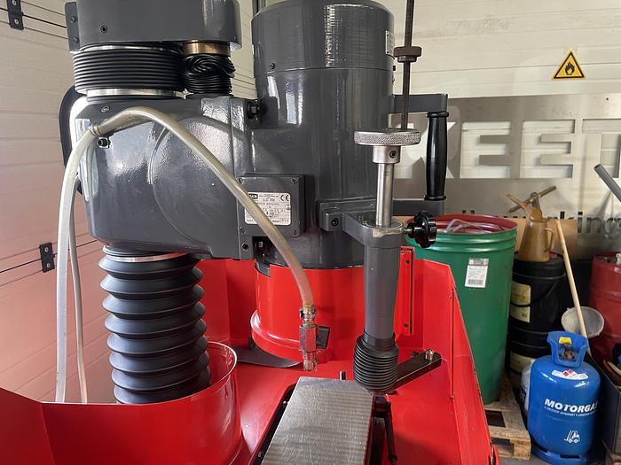 Gebruikt O.M.N. komslijper