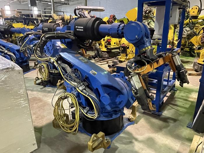 Used  YASKAWA MOTOMAN ES165D 6 AXIS ROBOT WITH DX100 CONTROLLER