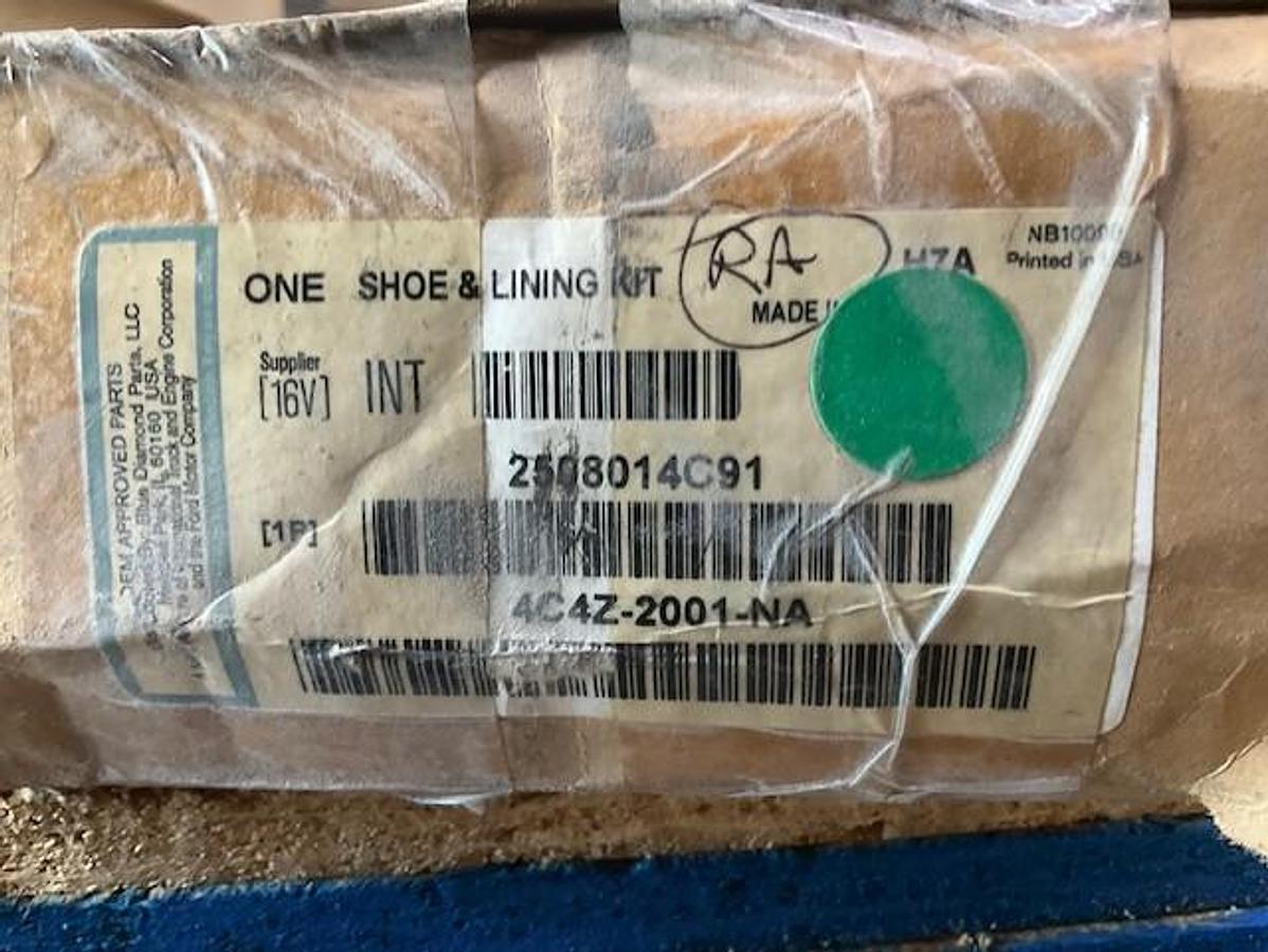 One Shoe and Lining Kit PN 2508013C91
