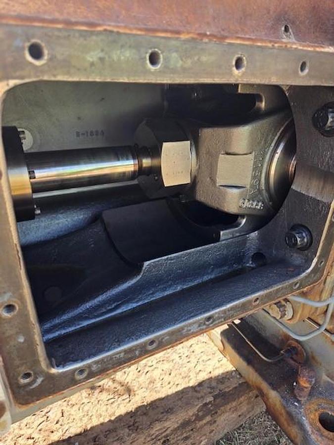 Used Ariel JGK-4 Compressor Frame SN F-14712 with 4 cylinders size 12.5" x 12.5" x 9.625" x 6.25"