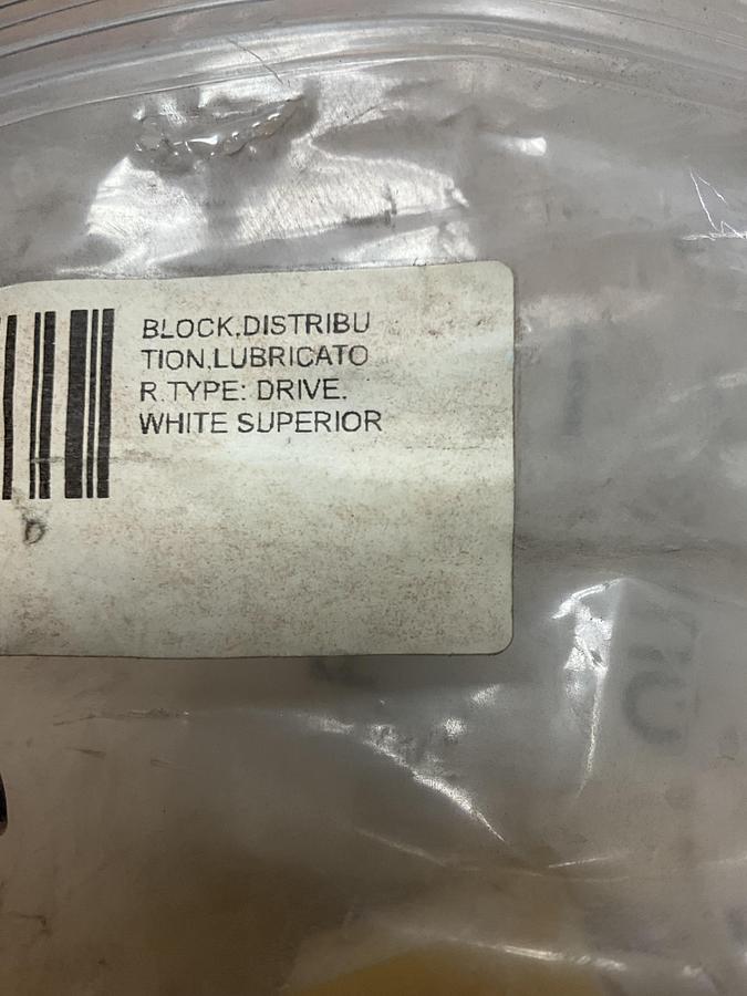 White Superior Distribution Lubricator PN: 901499