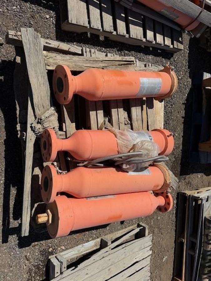 Used Status Flow SFVS1503F300N pulsation Dampeners 150 psi 
