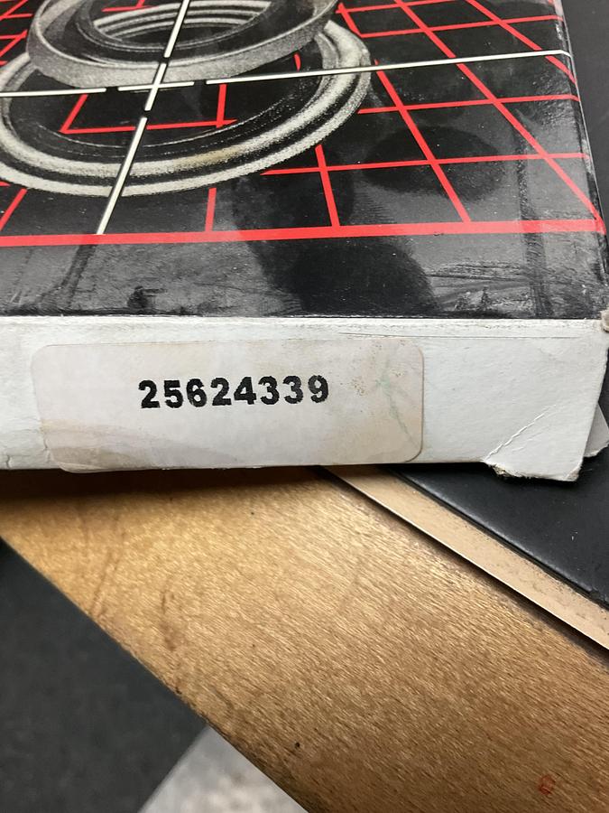 National Federal Mogul 25624339 Oil Seal NOS