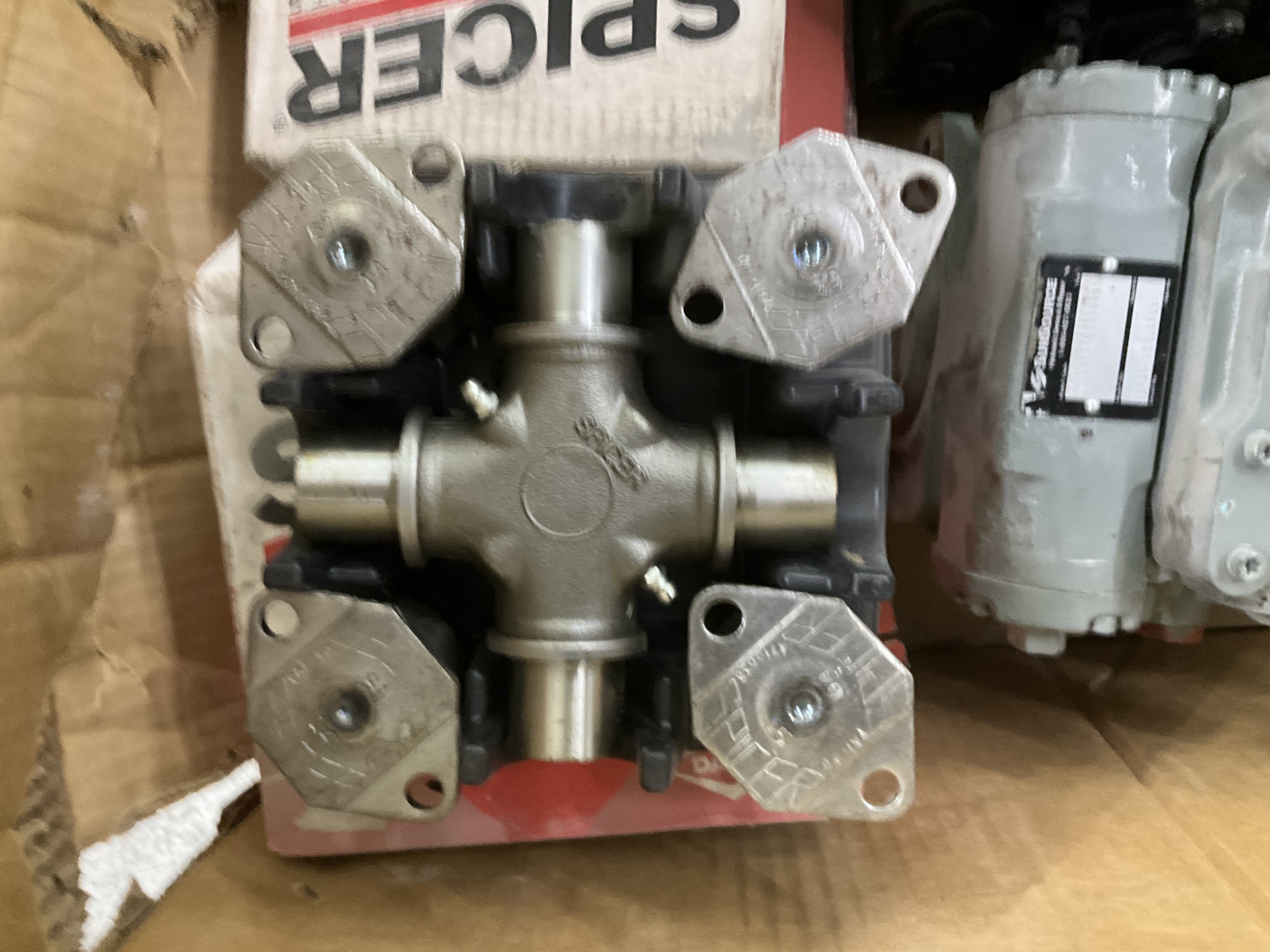 Mack U-Joint Kit, 1710 Series PN: 2104-5675X