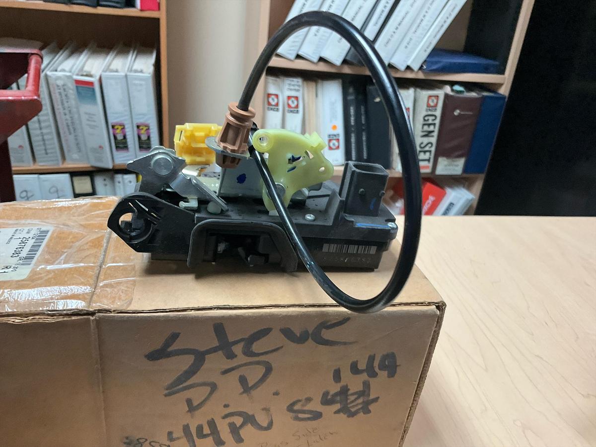 GM Front Passenger Side Door Lock with Cable PN: 25876383