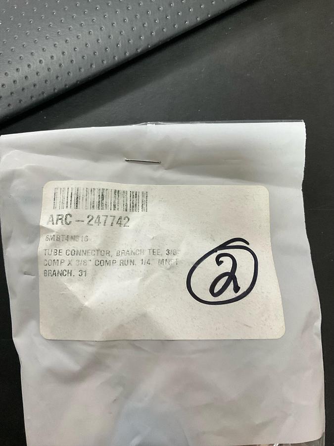 Compression Tube Male Branch Tee: 1/4-18, 3/8" Tube OD, Compression x Compression x MNPT