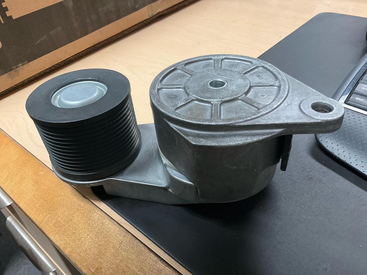 BELT TENSIONER PN: 3104029