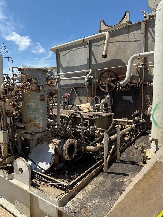 Used Waukesha L7044GSI / Ariel JGK-2 Compressor Package SN F-18820 Size 11" x 6.25"